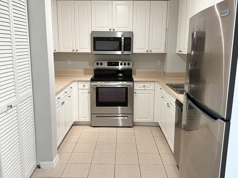 255 Evernia St #409 — Photo 6