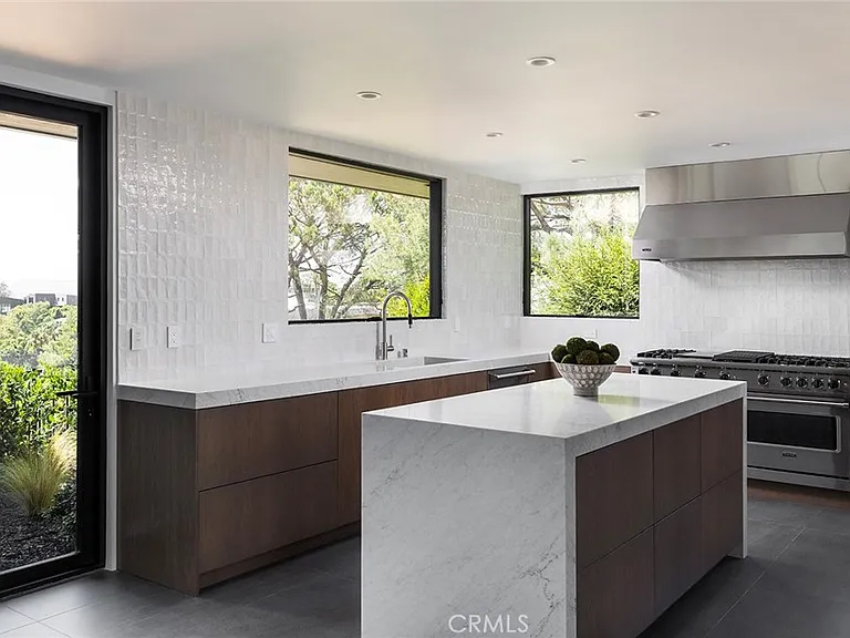 9015 Alto Cedro Dr — Photo 24