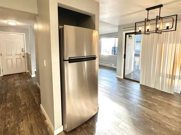 Spacious & Updated 2Br 1Ba Apartment in Auburn Prime Location!, 925 18th St NE, Auburn, WA 98002