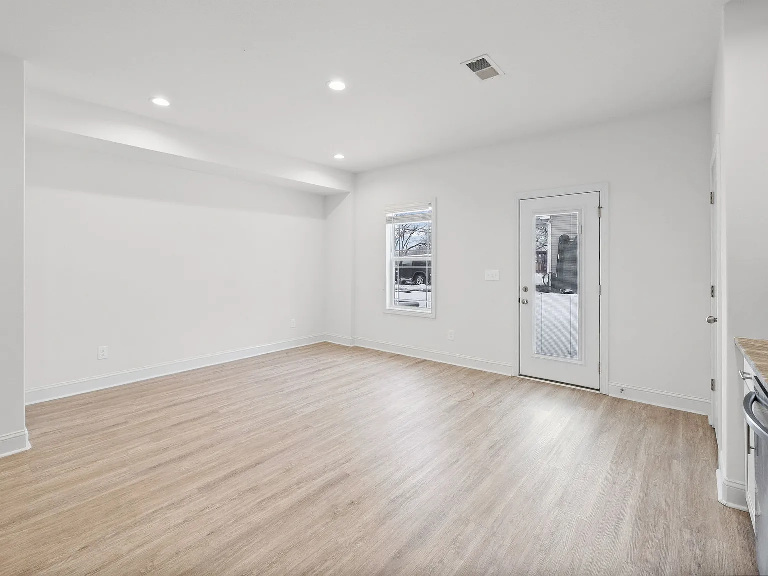 2 bed, 2.5 bath, 1136 sqft, $1,250 — Photo 3