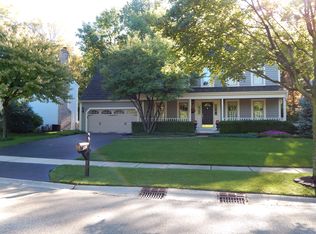 387 Long Hill Rd, Gurnee, IL 60031