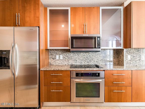 5th image of 1431 Riverplace Blvd #1