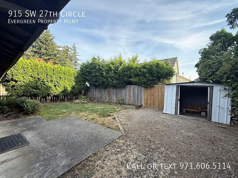 915 SW 27th Cir — Photo 24