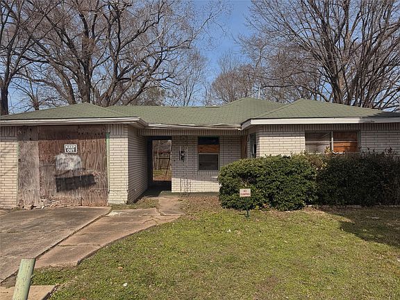 3rd image of 3747 Dreyfus St