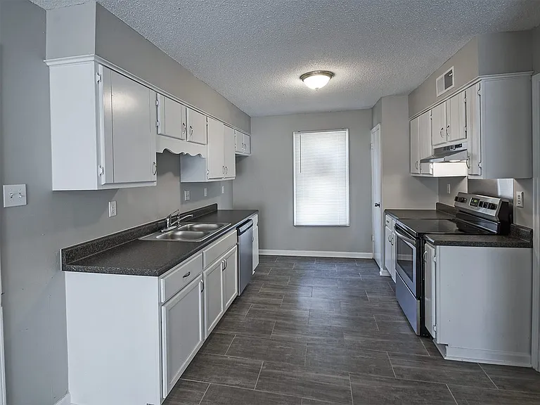 3046 Ridgeway Rd — Photo 5