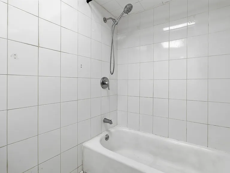 80 E 24th St — Photo 14