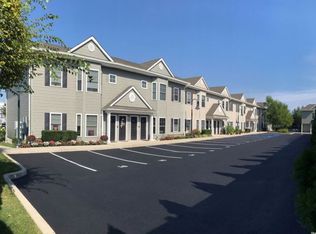 160 Travis St #16, Lindenhurst, NY 11757