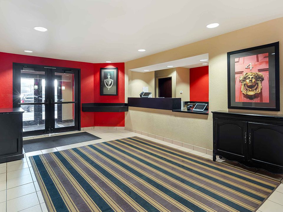 Lobby and Guest Check-in