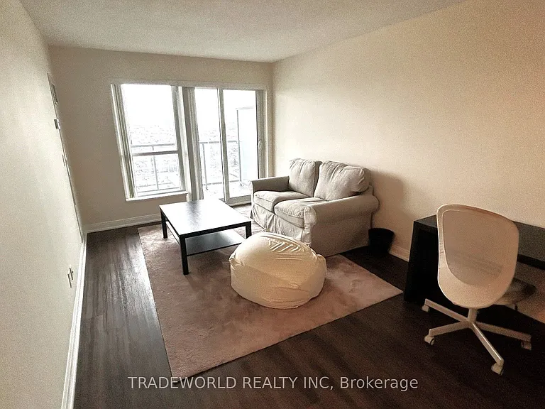 181 Village Green Sq #2911 — Photo 3