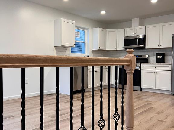 4th image of 142 N 15th St #1