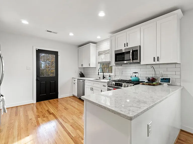 3823 Hawthorne Ave #2 — Photo 8