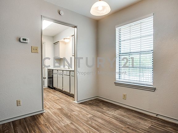 4th image of 1108 N Elm St #8