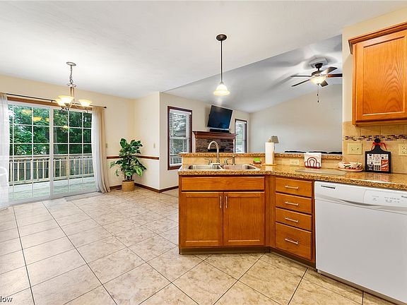 3rd image of 4830 Heritage Dr