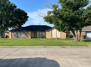 2530 Little John Ln, Groves, TX 77619
