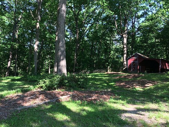 4th image of 525 Woodland Ln