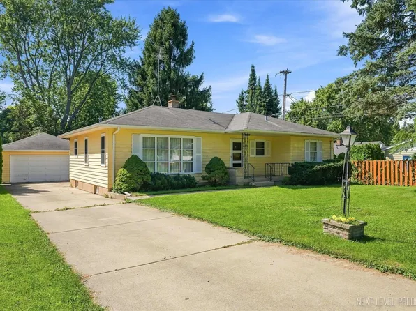 846 5th Ave, Geneva, IL 60134