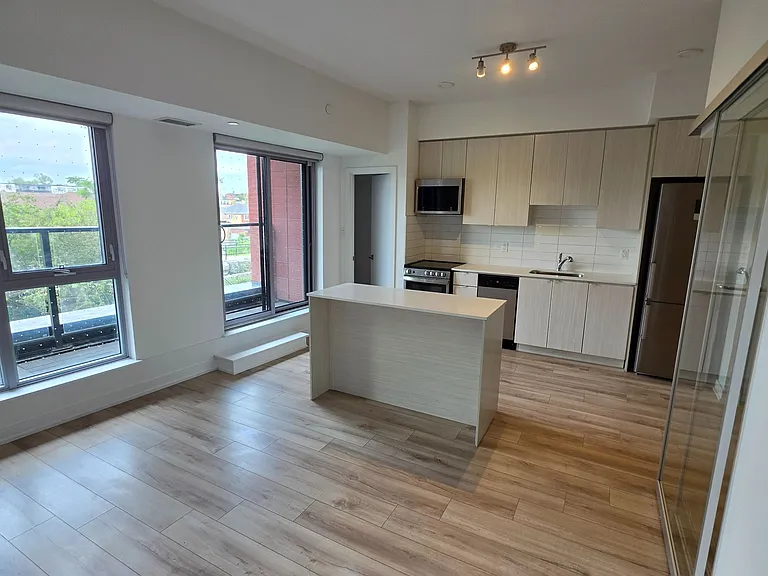 2433 Dufferin St #208 — Photo 32