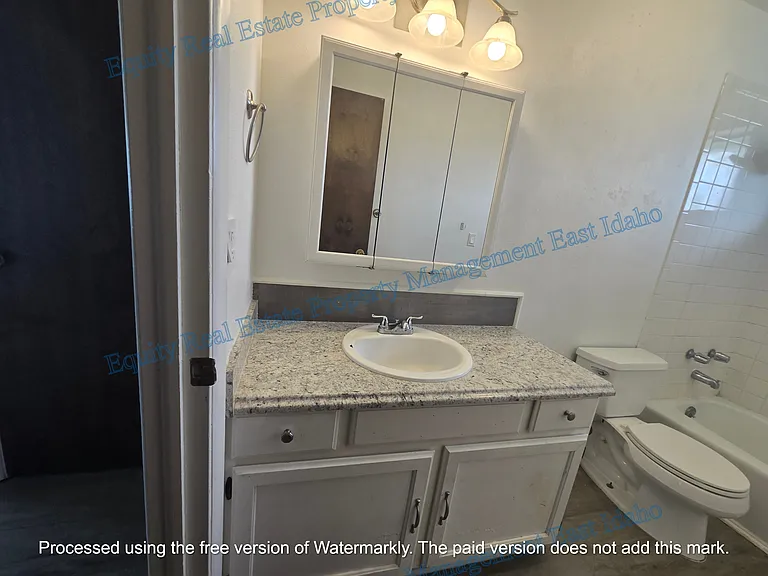 ID - 848, 852, 854, 856 Bryan Rd - LB - 854 — Photo 21