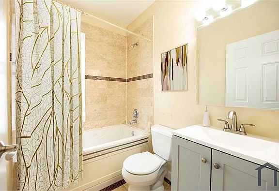 4th image of 2321 N Oak Park Ave APT 104
