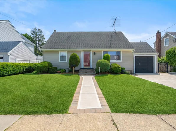 144 E Zoranne Drive, Farmingdale, NY 11735