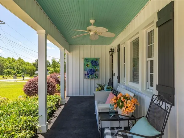 210 Bethlehem Ave, Thomasville, NC 27360