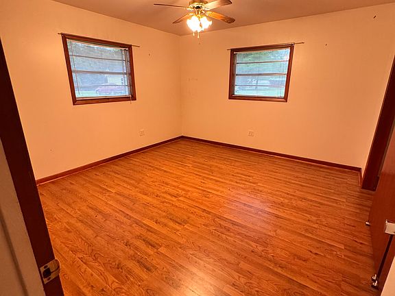 3rd image of 304 E Gloria Switch Rd