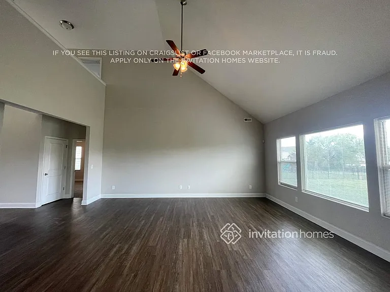 828 Richardson Way — Photo 2