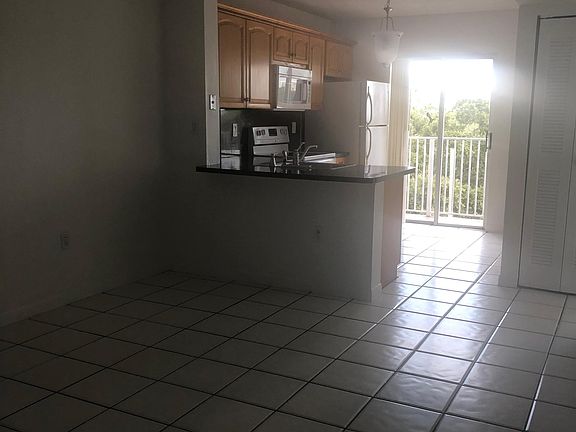 5th image of 2575 SW 27th Ave Unit 1-508