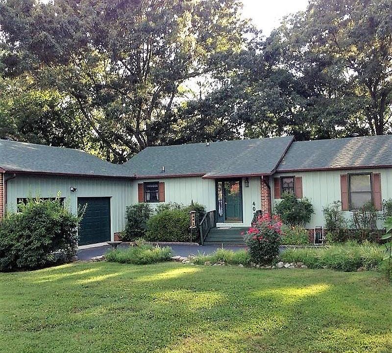 1st image of 402 McKinney St
