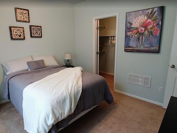 bedroom (w/furnishings)