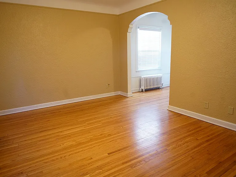 Grand Ave Apartments — Photo 15