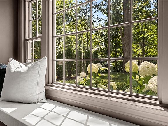4th image of 195 Lakeside Pl
