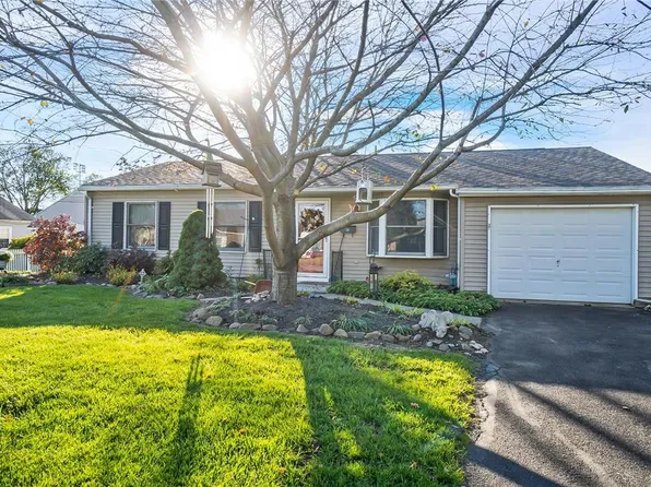 15 El Reno Ave, Nazareth, PA 18064