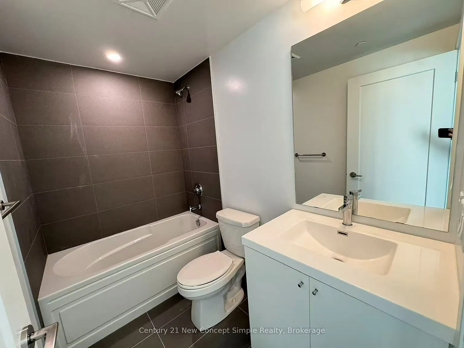 2 bed, $2,050 — Photo 4
