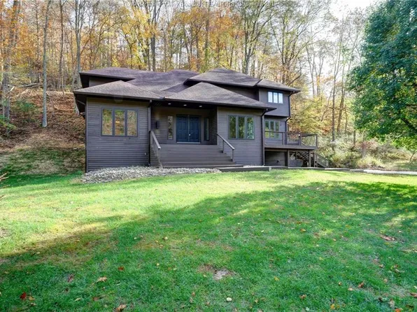 7 Stonegate Dr, Hurricane, WV 25526