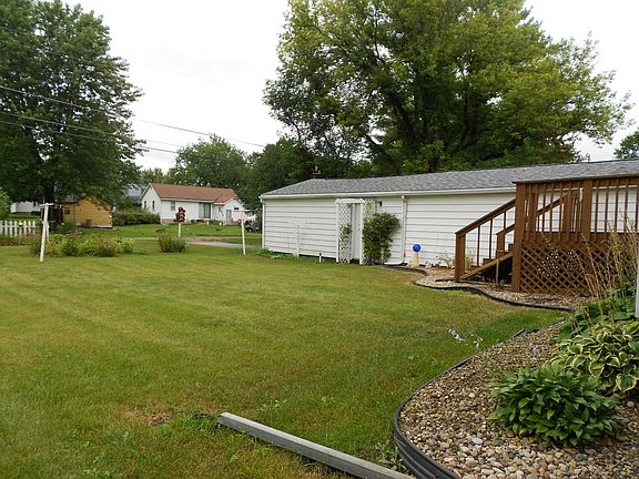2nd image of 820 Lake St
