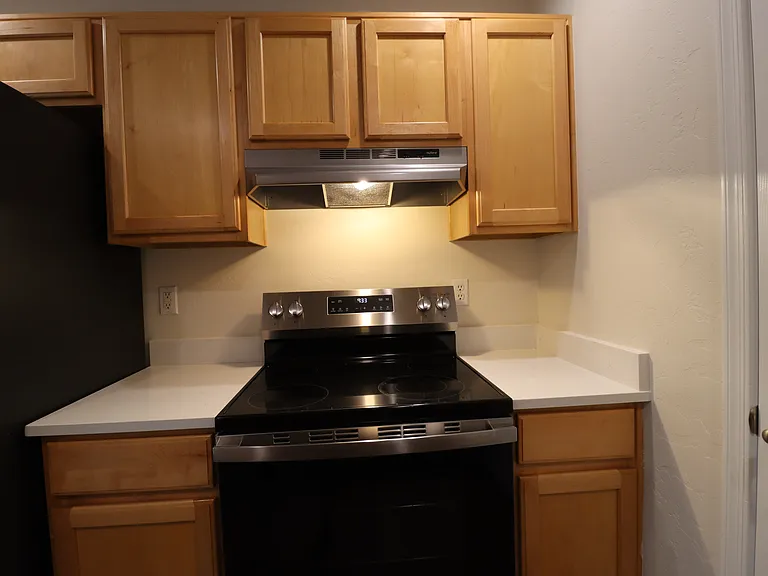 1020 E Silver St — Photo 29