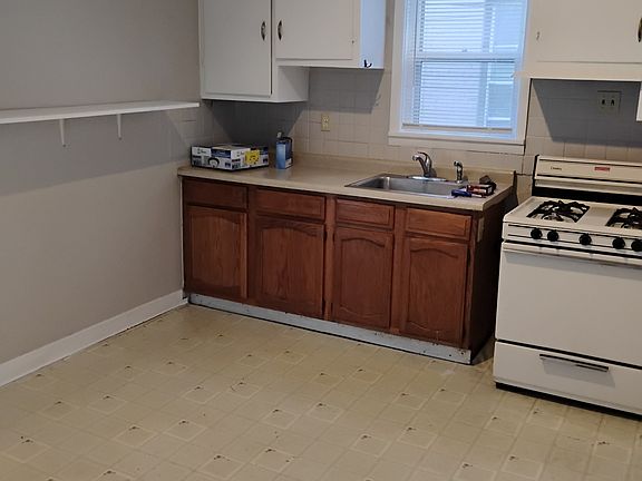 3rd image of 1973 N Farwell Ave Unit 1
