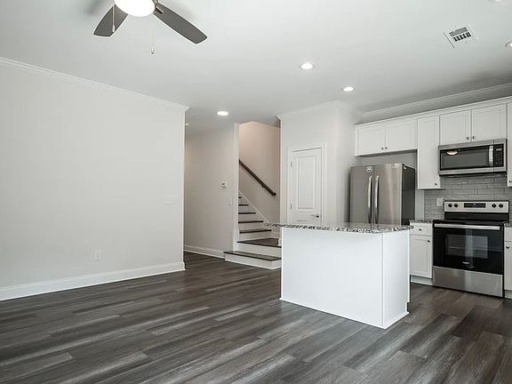 3rd image of 123 Magnolia Pl