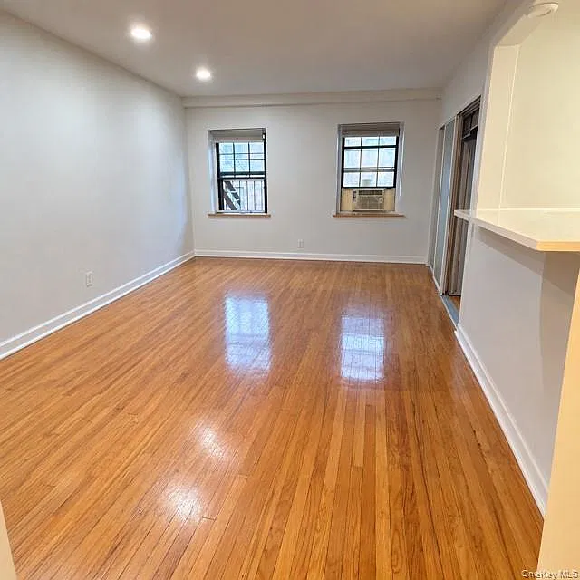 2 bed, 1.0 bath, 700 sqft, $2,500 — Photo 2