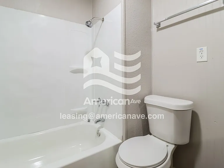 843321_009_main_bathroom_13770443.jpg