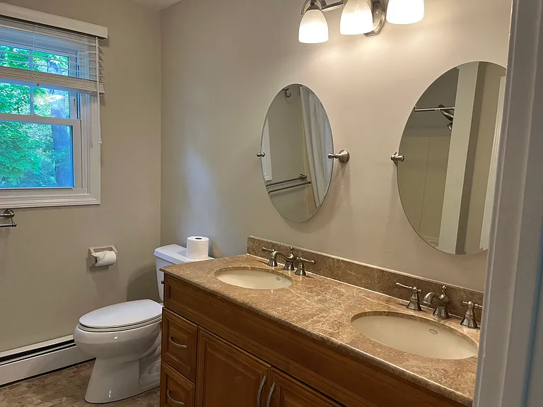 476 Wilson St — Photo 8