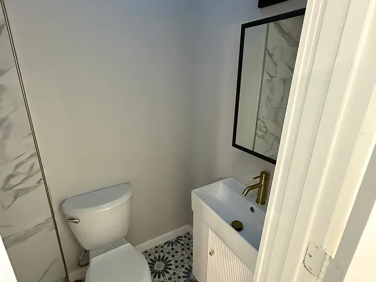 758 Bethpage Ave — Photo 31
