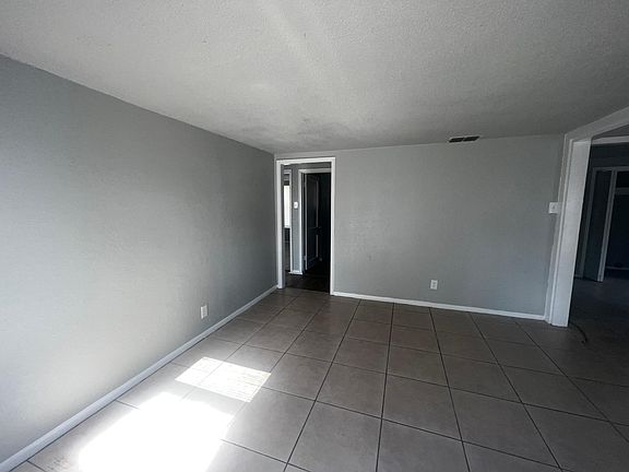 3rd image of 4319 Carol Ln