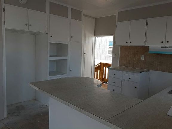3rd image of 1624 Palm St Unit 82