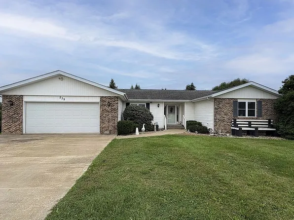 239 Winnebago Dr, Galena, IL 61036