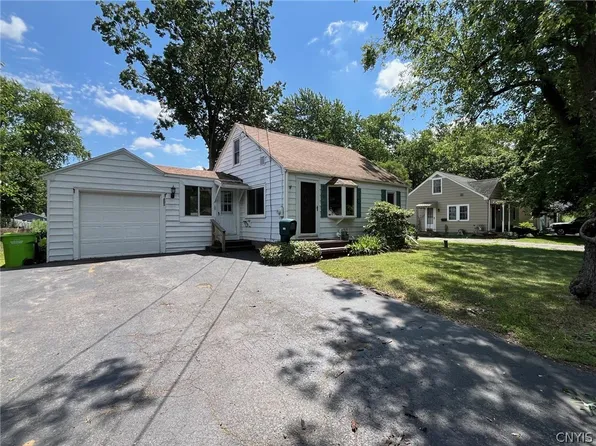 203 Belmore Dr, North Syracuse, NY 13212