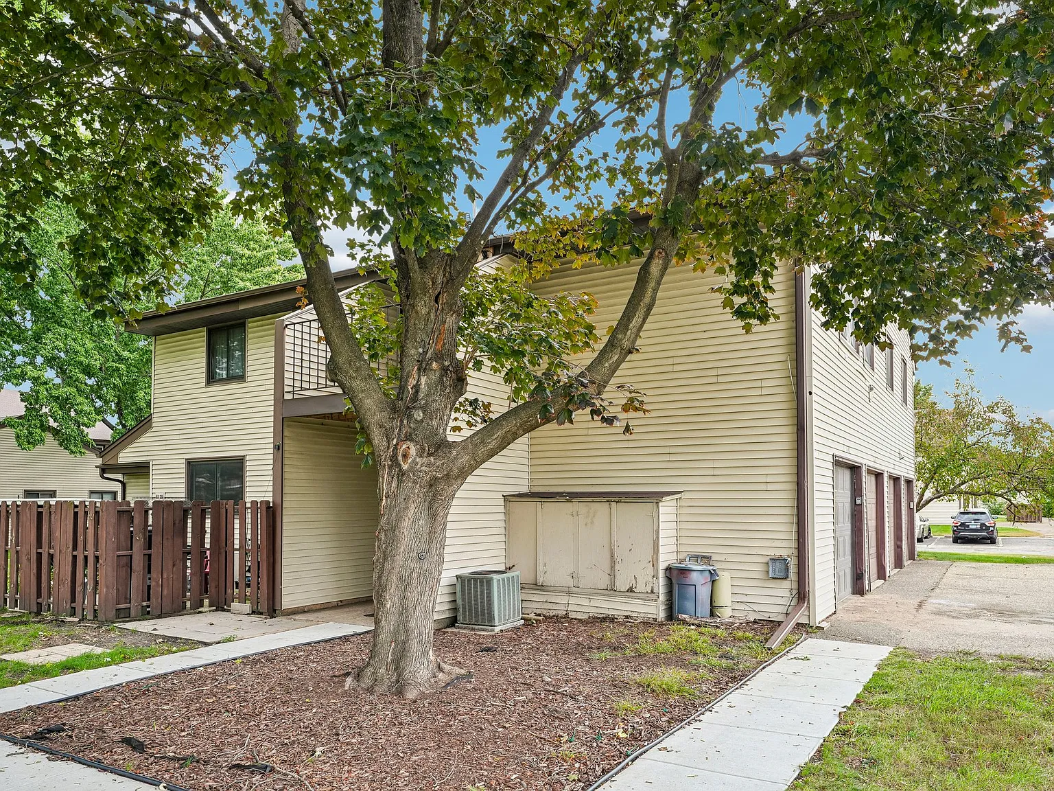 3 bed, 882 sqft, $1,895 — Photo 3