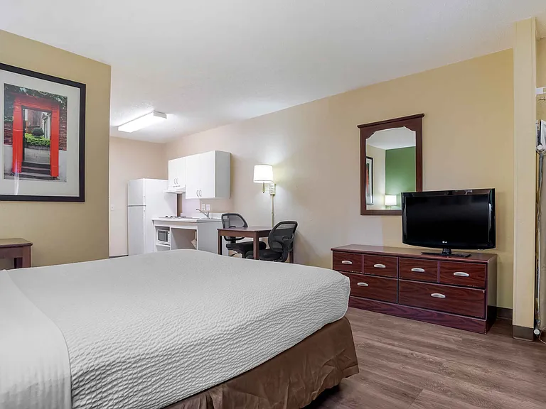 Studio Suite - 1 Queen Bed