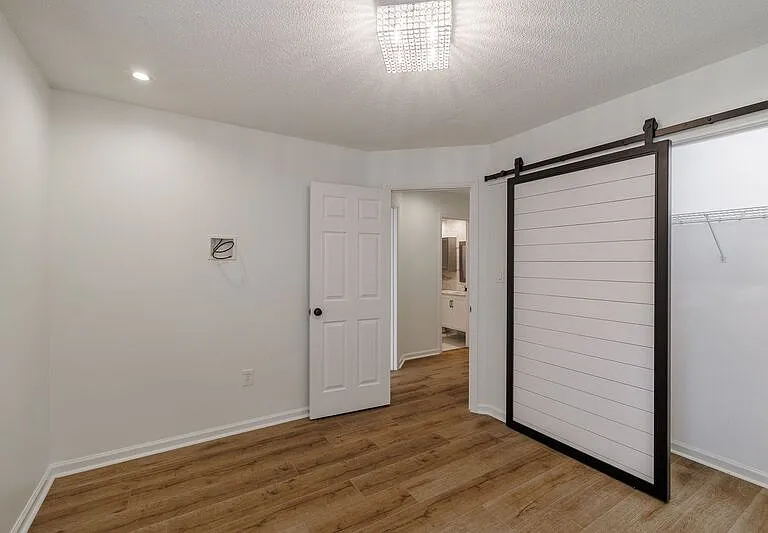 112 Lucy Ln — Photo 16